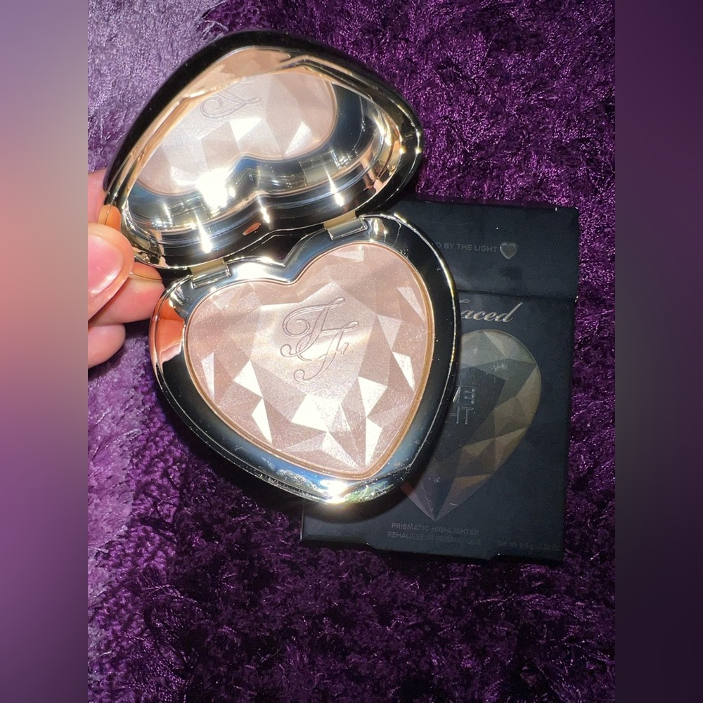 Too Faced Love Light Highlighter
